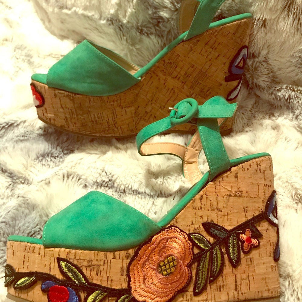 Chase + Chloe emerald green with embroidery wedge